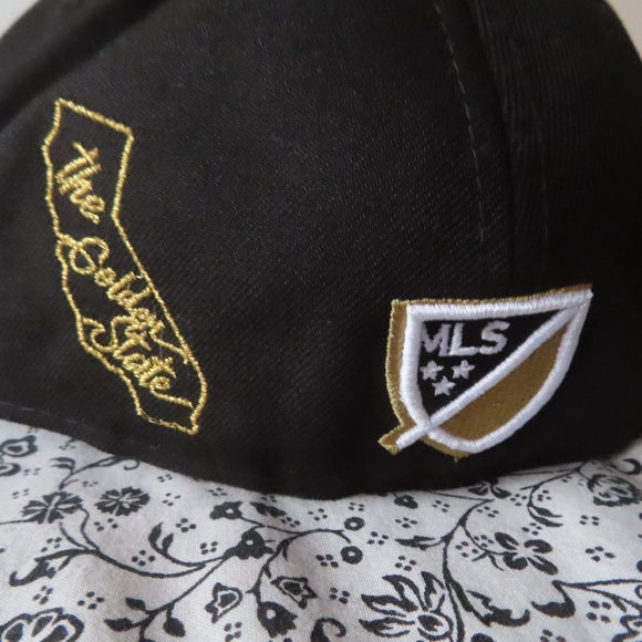 rare LA FC  hat MLS x NEW ERA 59fifty fitted sz 8 mickey hands - Picture 5 of 10